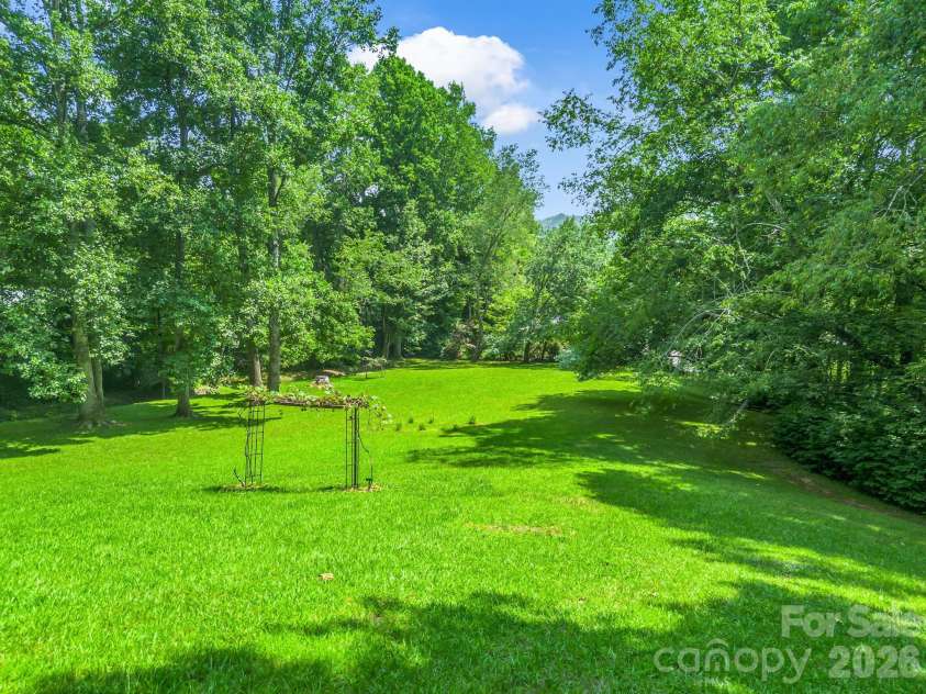 12 Chippewa Trail, Black Mountain, NC 28711.  MLS# CAR4407721, YatesRealty ID 44665. 