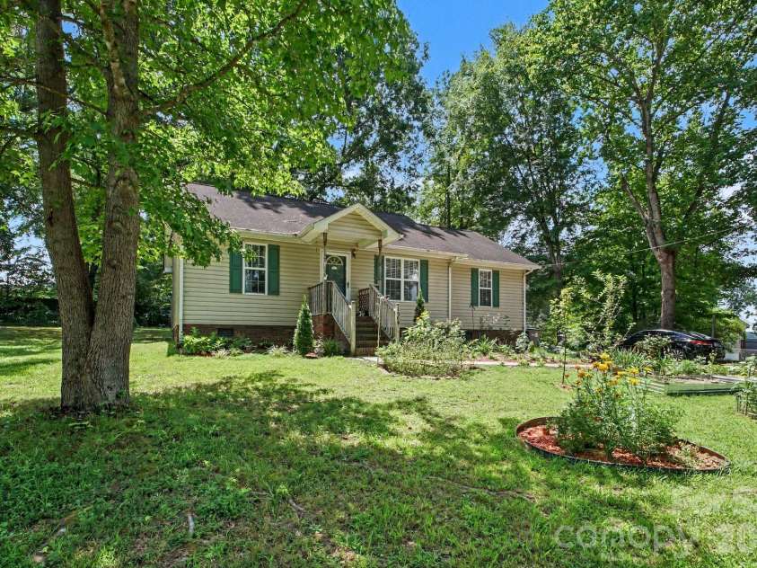 1209 Juniper Street, Kannapolis, NC 28081.  MLS# CAR4415022, YatesRealty ID 44666. 