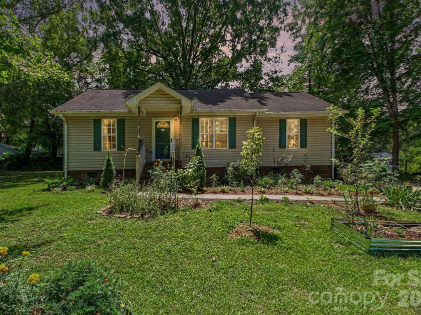 1209 Juniper Street, Kannapolis, NC 28081.  MLS# CAR4415022, YatesRealty ID 44666. 