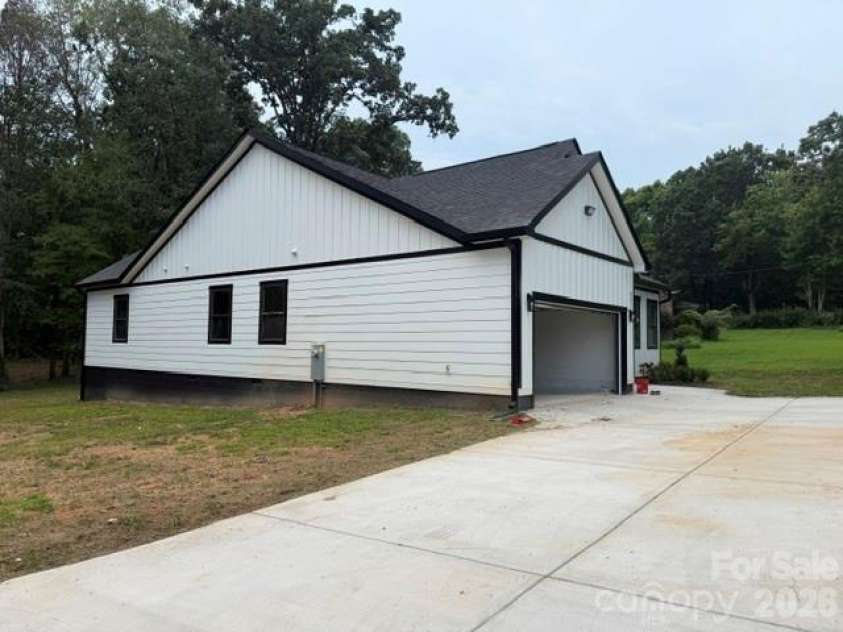651 Bishs Way, Lincolnton, NC 28092.  MLS# CAR4415002, YatesRealty ID 44669. 