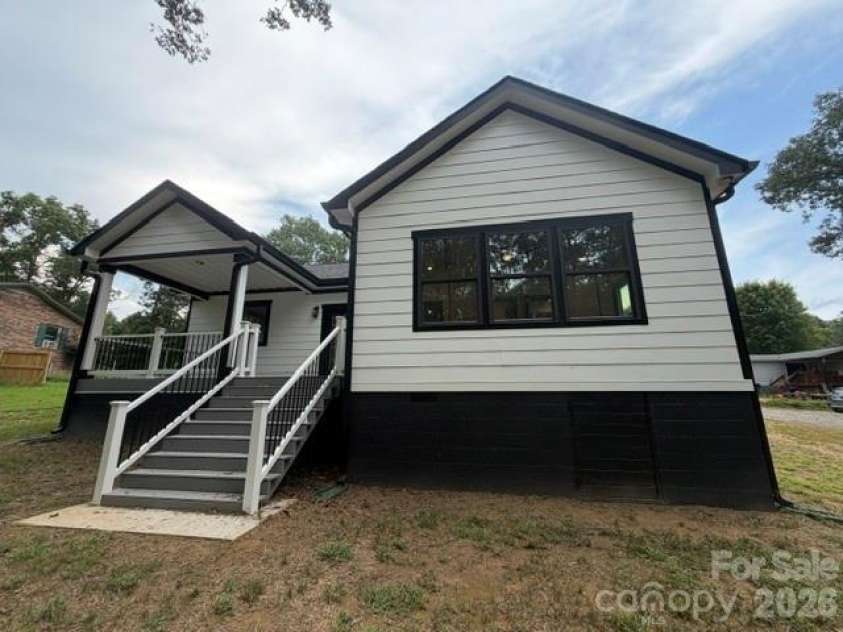 651 Bishs Way, Lincolnton, NC 28092.  MLS# CAR4415002, YatesRealty ID 44669. 