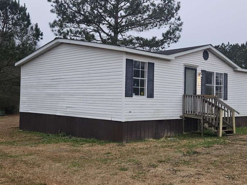 160 Fairfield Drive, Whiteville, NC 28472.  MLS# CAR4222627, YatesRealty ID 4467. 