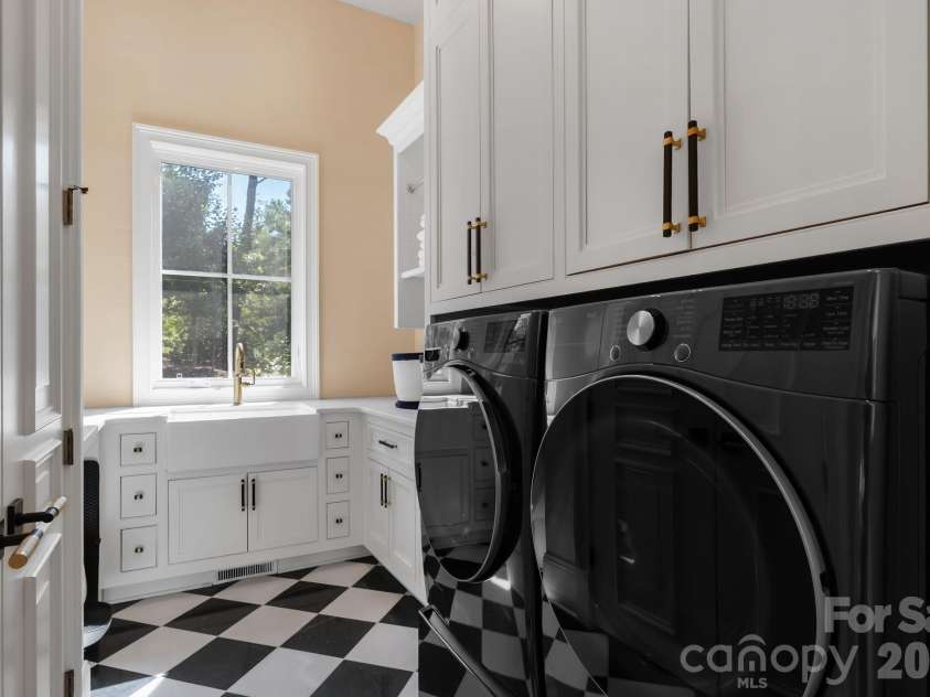 1905 White Tree Trail, Arden, NC 28704.  MLS# CAR4403022, YatesRealty ID 4467. 