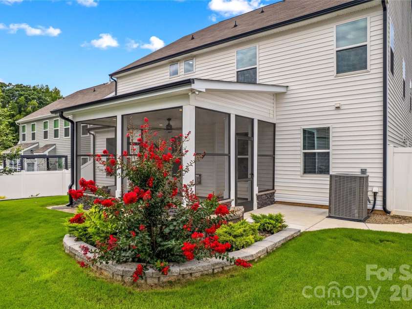 117 Farrier Lane, Statesville, NC 28677.  MLS# CAR4414632, YatesRealty ID 44670. 