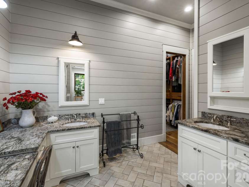 80 East Reach Road, Sylva, NC 28779.  MLS# CAR4414331, YatesRealty ID 44671. 