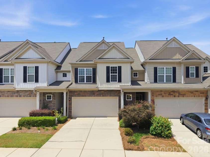 5842 Glassport Lane, Charlotte, NC 28210.  MLS# CAR4409928, YatesRealty ID 44677. 