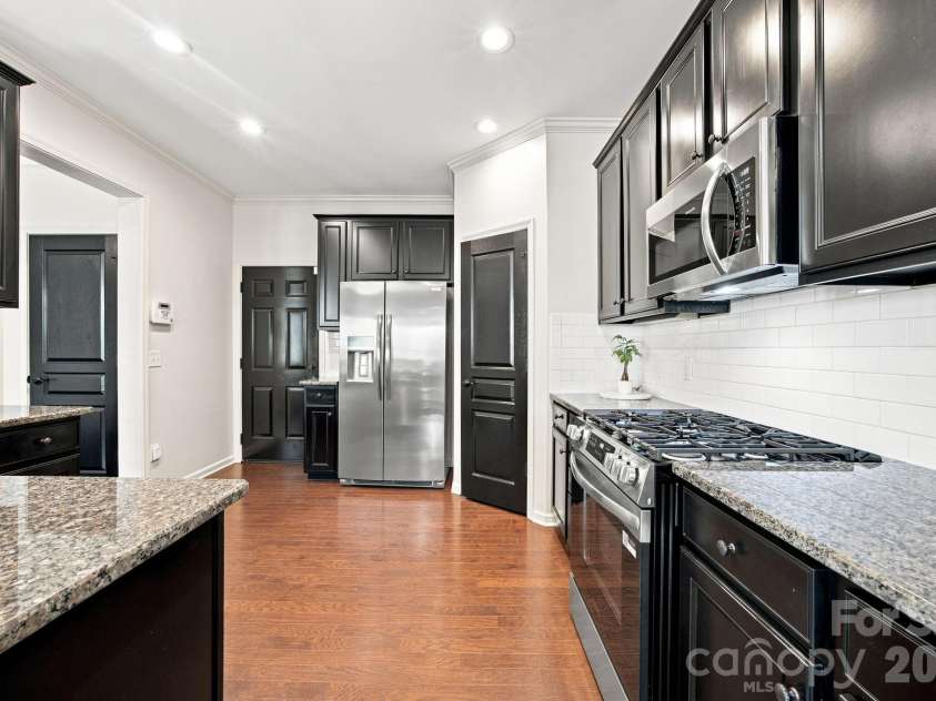 5842 Glassport Lane, Charlotte, NC 28210.  MLS# CAR4409928, YatesRealty ID 44677. 