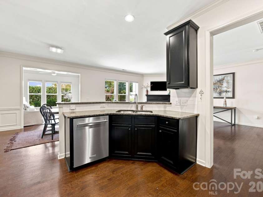 5842 Glassport Lane, Charlotte, NC 28210.  MLS# CAR4409928, YatesRealty ID 44677. 