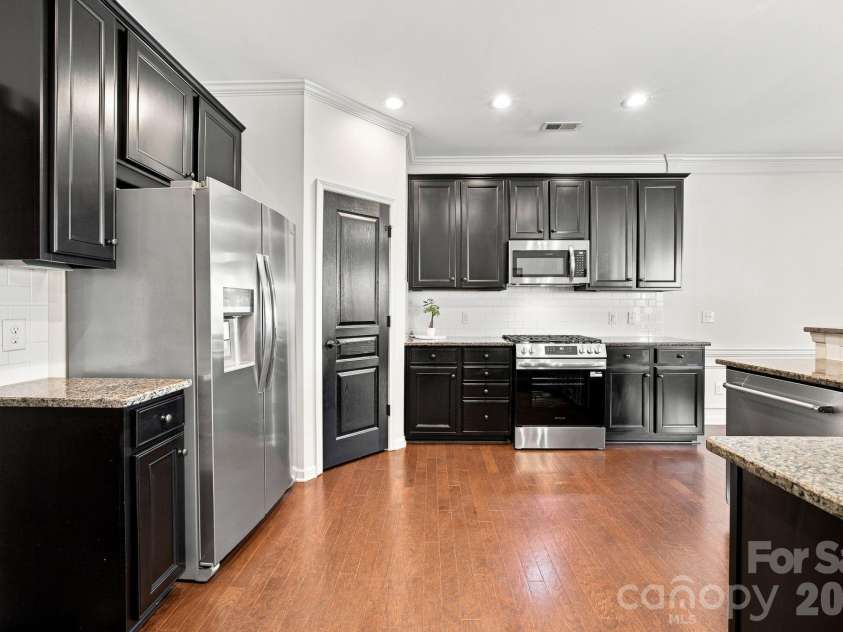 5842 Glassport Lane, Charlotte, NC 28210.  MLS# CAR4409928, YatesRealty ID 44677. 