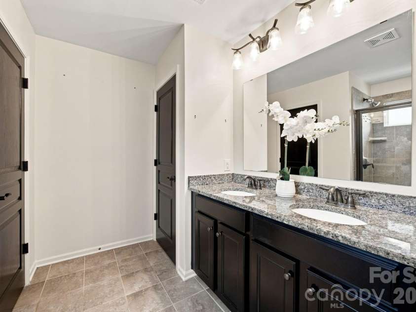 5842 Glassport Lane, Charlotte, NC 28210.  MLS# CAR4409928, YatesRealty ID 44677. 