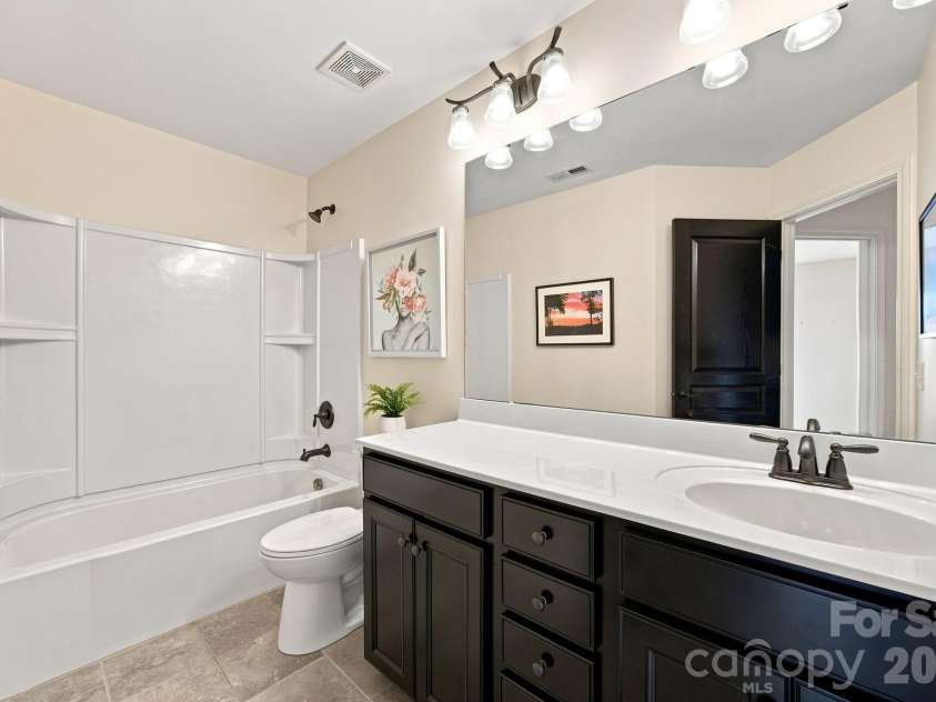 5842 Glassport Lane, Charlotte, NC 28210.  MLS# CAR4409928, YatesRealty ID 44677. 