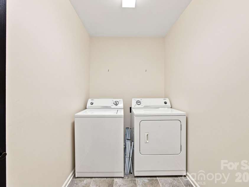 5842 Glassport Lane, Charlotte, NC 28210.  MLS# CAR4409928, YatesRealty ID 44677. 