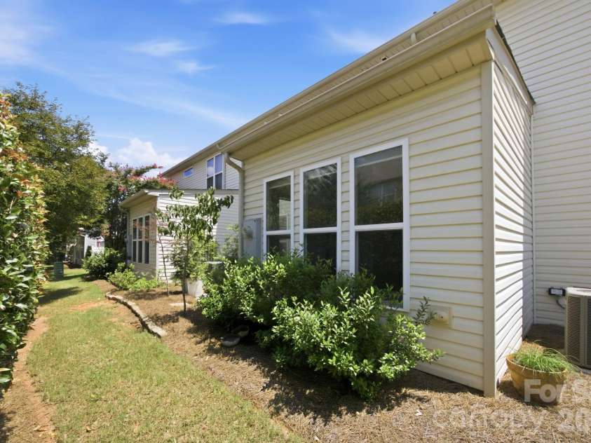 5842 Glassport Lane, Charlotte, NC 28210.  MLS# CAR4409928, YatesRealty ID 44677. 
