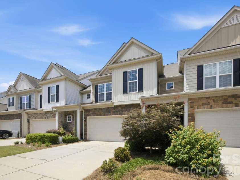 5842 Glassport Lane, Charlotte, NC 28210.  MLS# CAR4409928, YatesRealty ID 44677. 