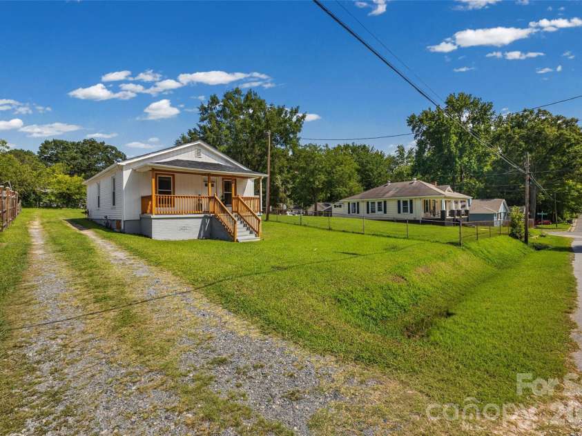 802 Grace Avenue, Kannapolis, NC 28083.  MLS# CAR4413262, YatesRealty ID 44679. 