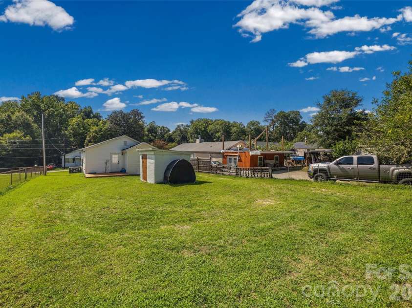 802 Grace Avenue, Kannapolis, NC 28083.  MLS# CAR4413262, YatesRealty ID 44679. 