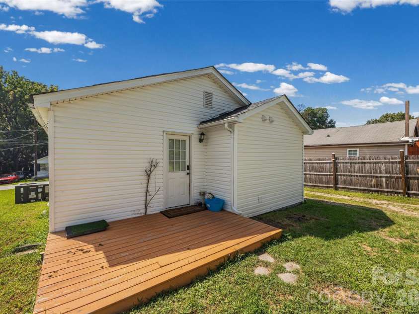 802 Grace Avenue, Kannapolis, NC 28083.  MLS# CAR4413262, YatesRealty ID 44679. 