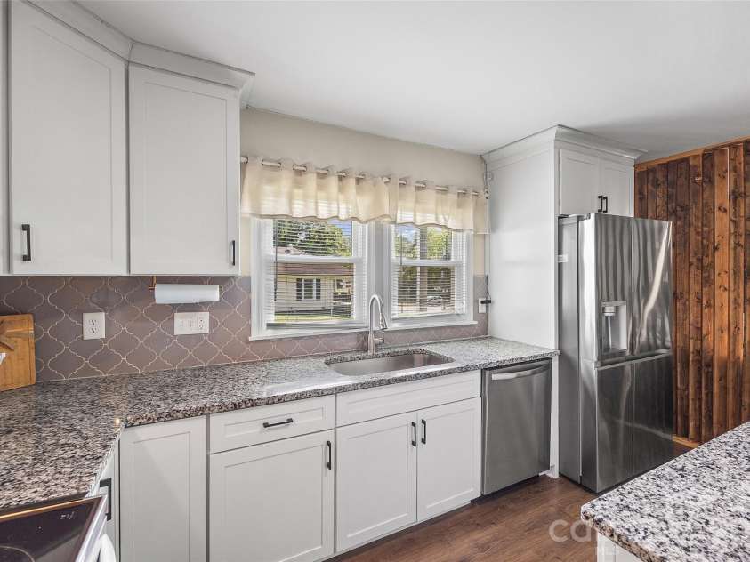 802 Grace Avenue, Kannapolis, NC 28083.  MLS# CAR4413262, YatesRealty ID 44679. 