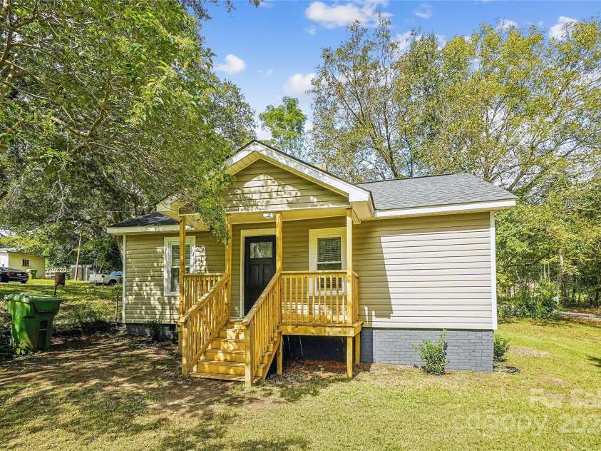 804 Sowell Street, Lancaster, SC 29720.  MLS# CAR4188430, YatesRealty ID 4468. 