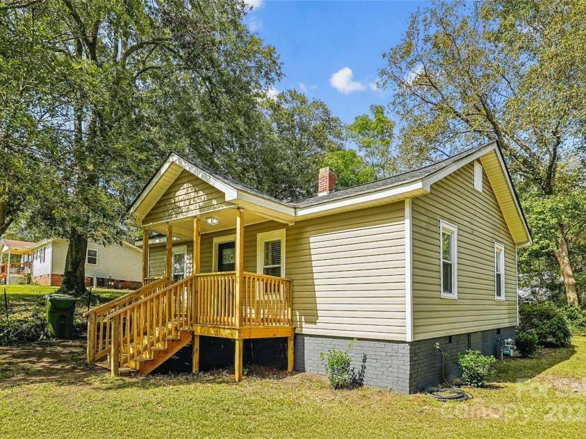 804 Sowell Street, Lancaster, SC 29720.  MLS# CAR4188430, YatesRealty ID 4468. 