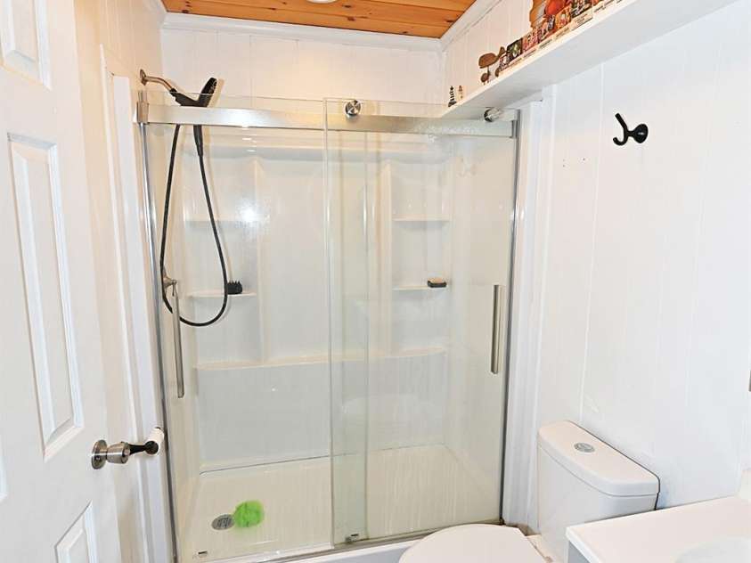 3392 Pearidge Road, Bostic, NC 28018.  MLS# CAR4414530, YatesRealty ID 44683. Bathroom