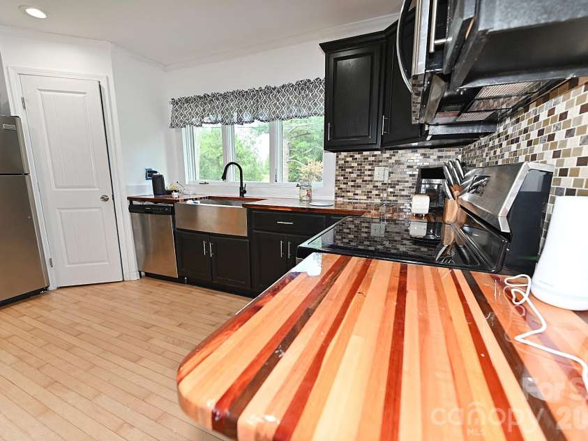 3392 Pearidge Road, Bostic, NC 28018.  MLS# CAR4414530, YatesRealty ID 44683. Custom kitchen counters
