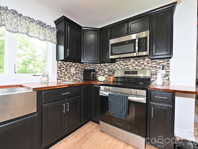 3392 Pearidge Road, Bostic, NC 28018.  MLS# CAR4414530, YatesRealty ID 44683. Kitchen