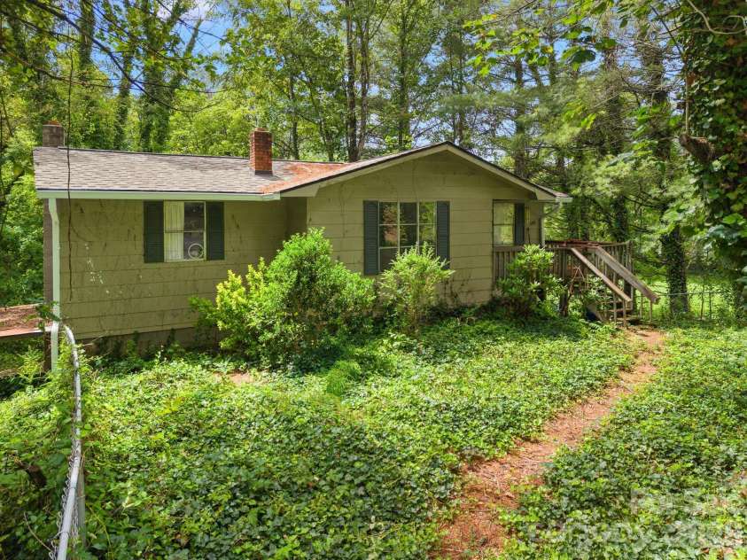 649 Monte Vista Road, Candler, NC 28715.  MLS# CAR4410166, YatesRealty ID 44684. 