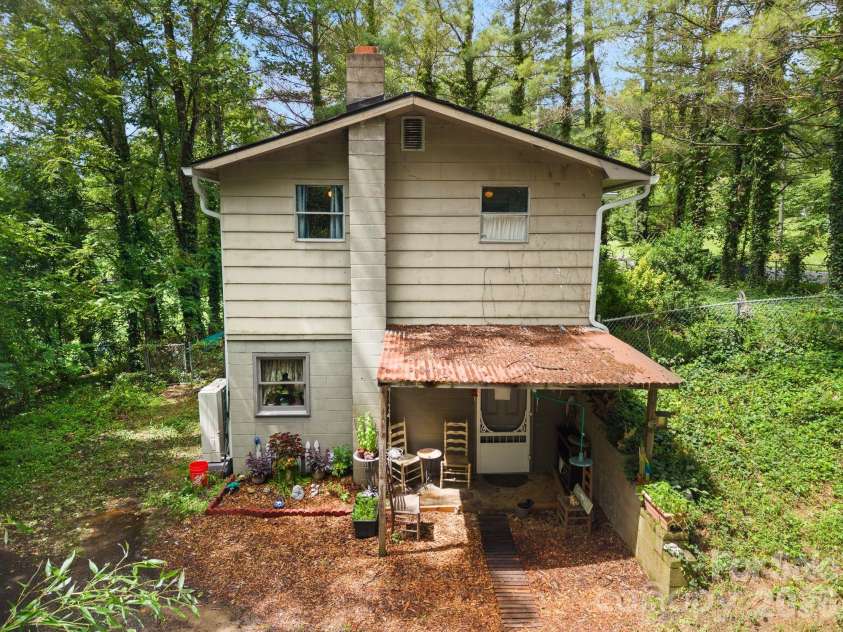 649 Monte Vista Road, Candler, NC 28715.  MLS# CAR4410166, YatesRealty ID 44684. 
