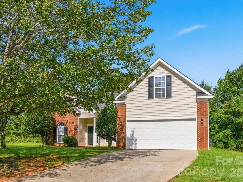 9611 Worley Drive, Charlotte, NC 28215.  MLS# CAR4415040, YatesRealty ID 44686. 