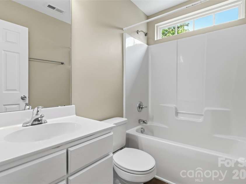 9611 Worley Drive, Charlotte, NC 28215.  MLS# CAR4415040, YatesRealty ID 44686. 