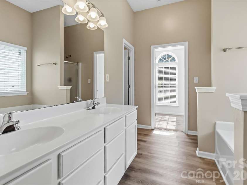 9611 Worley Drive, Charlotte, NC 28215.  MLS# CAR4415040, YatesRealty ID 44686. Ensuite Dual Sinks