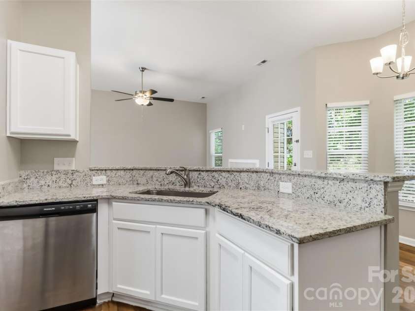 9611 Worley Drive, Charlotte, NC 28215.  MLS# CAR4415040, YatesRealty ID 44686. Granite Counters