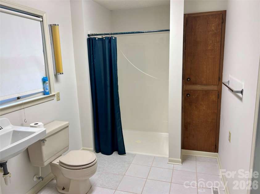 135 Davies Circle, Cleveland, NC 27013.  MLS# CAR4415052, YatesRealty ID 44688. 