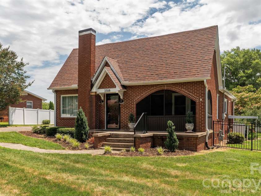 3308 16th Street, Hickory, NC 28601.  MLS# CAR4395211, YatesRealty ID 44689. 