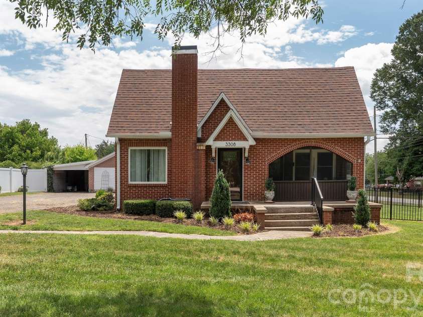 3308 16th Street, Hickory, NC 28601.  MLS# CAR4395211, YatesRealty ID 44689. 