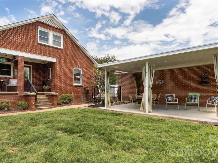 3308 16th Street, Hickory, NC 28601.  MLS# CAR4395211, YatesRealty ID 44689. 
