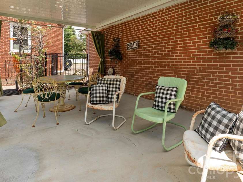 3308 16th Street, Hickory, NC 28601.  MLS# CAR4395211, YatesRealty ID 44689. 