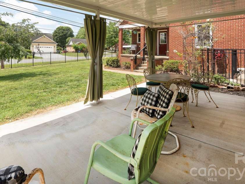 3308 16th Street, Hickory, NC 28601.  MLS# CAR4395211, YatesRealty ID 44689. 
