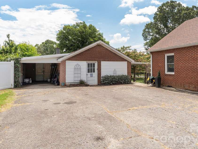 3308 16th Street, Hickory, NC 28601.  MLS# CAR4395211, YatesRealty ID 44689. 