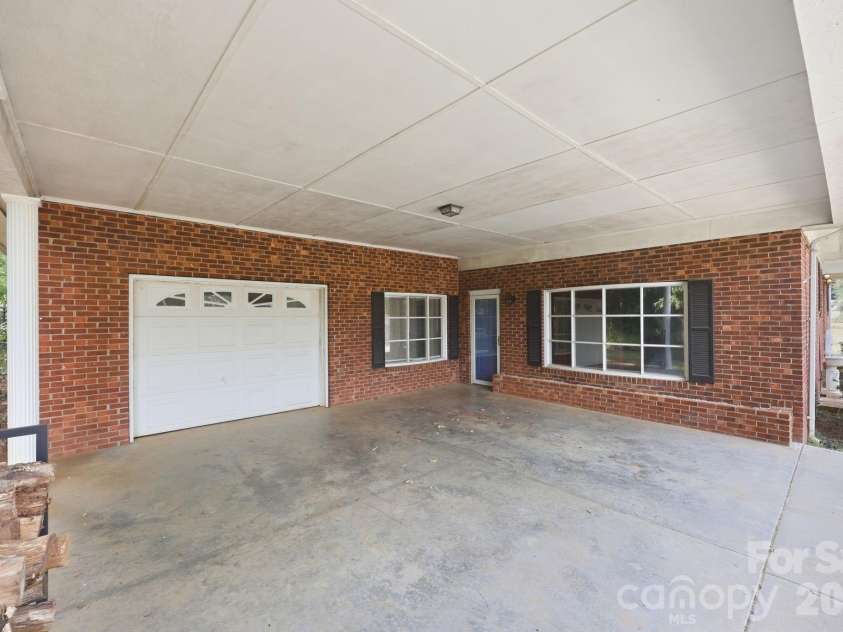 355 Swink Avenue, Salisbury, NC 28147.  MLS# CAR4402977, YatesRealty ID 44690. 