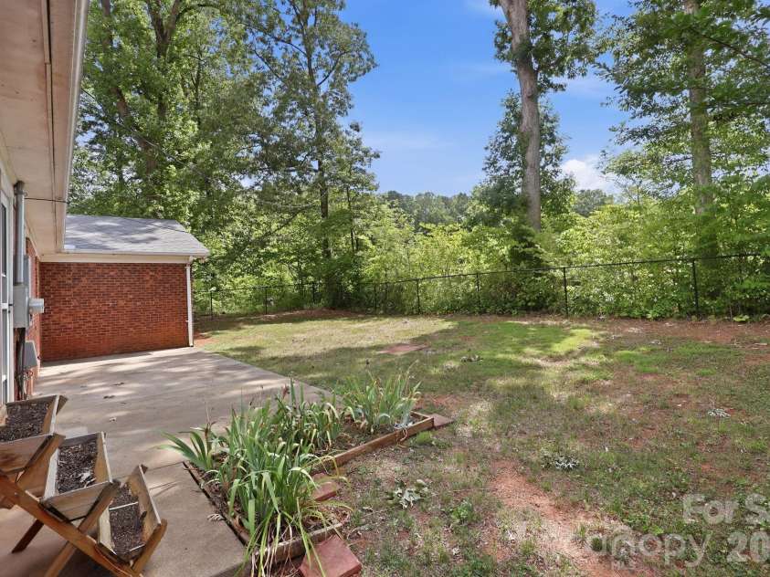 355 Swink Avenue, Salisbury, NC 28147.  MLS# CAR4402977, YatesRealty ID 44690. 