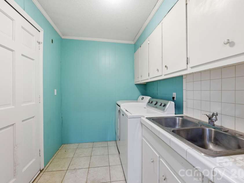 355 Swink Avenue, Salisbury, NC 28147.  MLS# CAR4402977, YatesRealty ID 44690. Laundry
