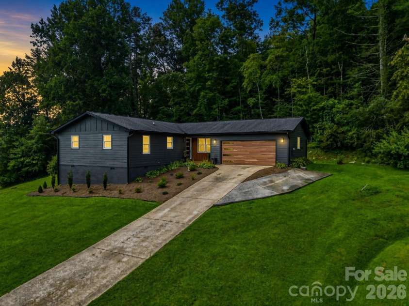 89 Hillview Circle, Brevard, NC 28712.  MLS# CAR4414066, YatesRealty ID 44693. 