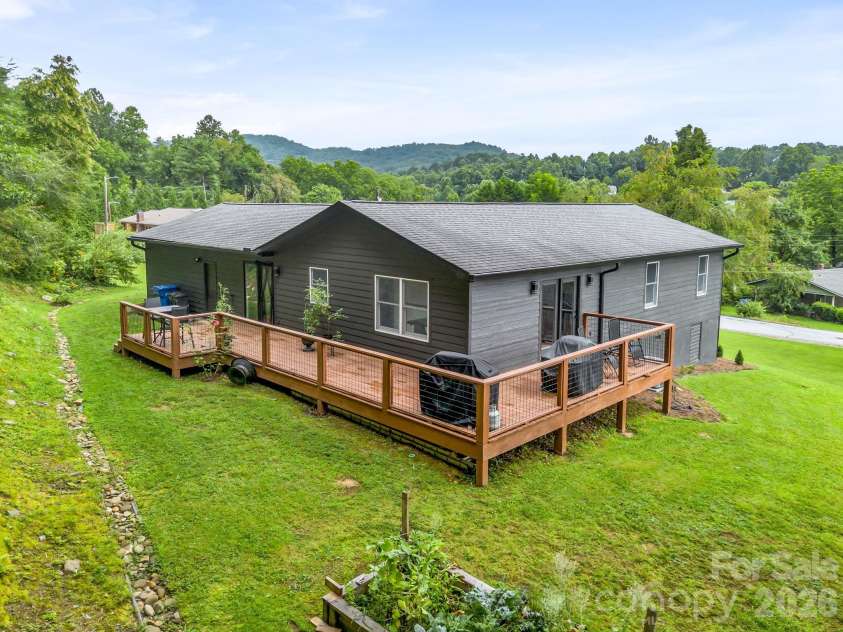 89 Hillview Circle, Brevard, NC 28712.  MLS# CAR4414066, YatesRealty ID 44693. 