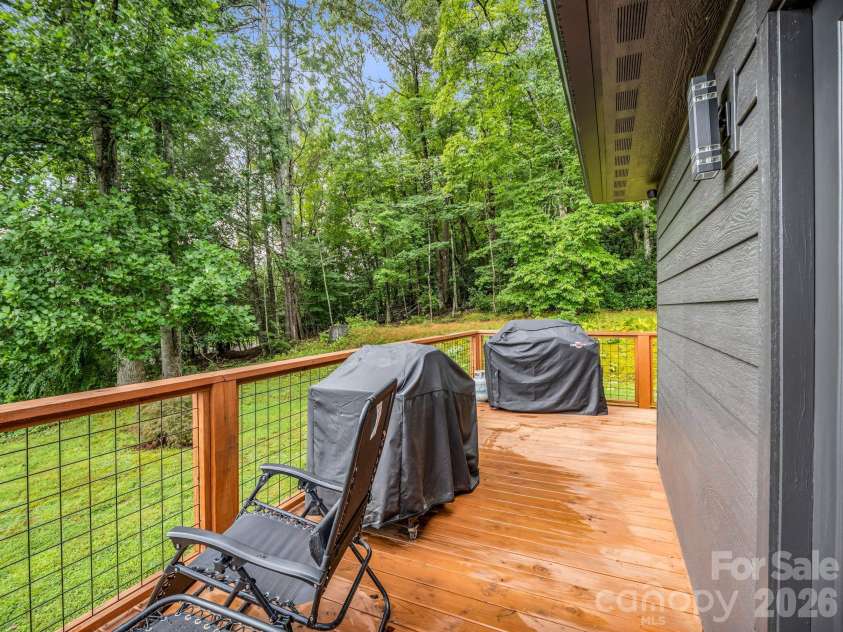 89 Hillview Circle, Brevard, NC 28712.  MLS# CAR4414066, YatesRealty ID 44693. 