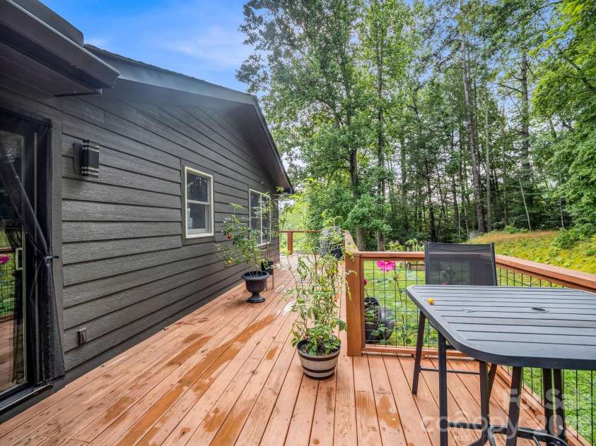 89 Hillview Circle, Brevard, NC 28712.  MLS# CAR4414066, YatesRealty ID 44693. 