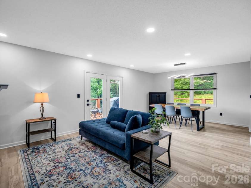 89 Hillview Circle, Brevard, NC 28712.  MLS# CAR4414066, YatesRealty ID 44693. 