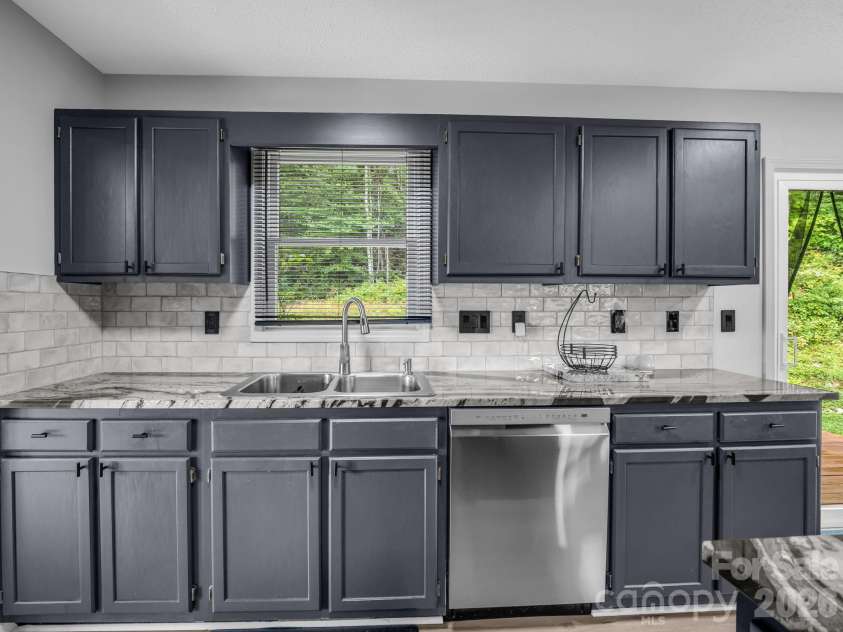 89 Hillview Circle, Brevard, NC 28712.  MLS# CAR4414066, YatesRealty ID 44693. 