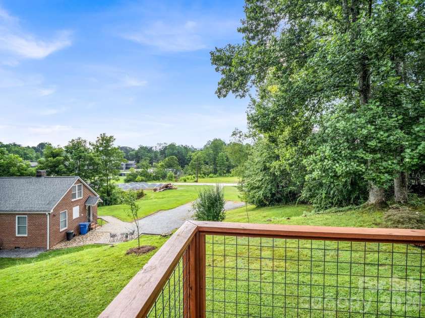 89 Hillview Circle, Brevard, NC 28712.  MLS# CAR4414066, YatesRealty ID 44693. 